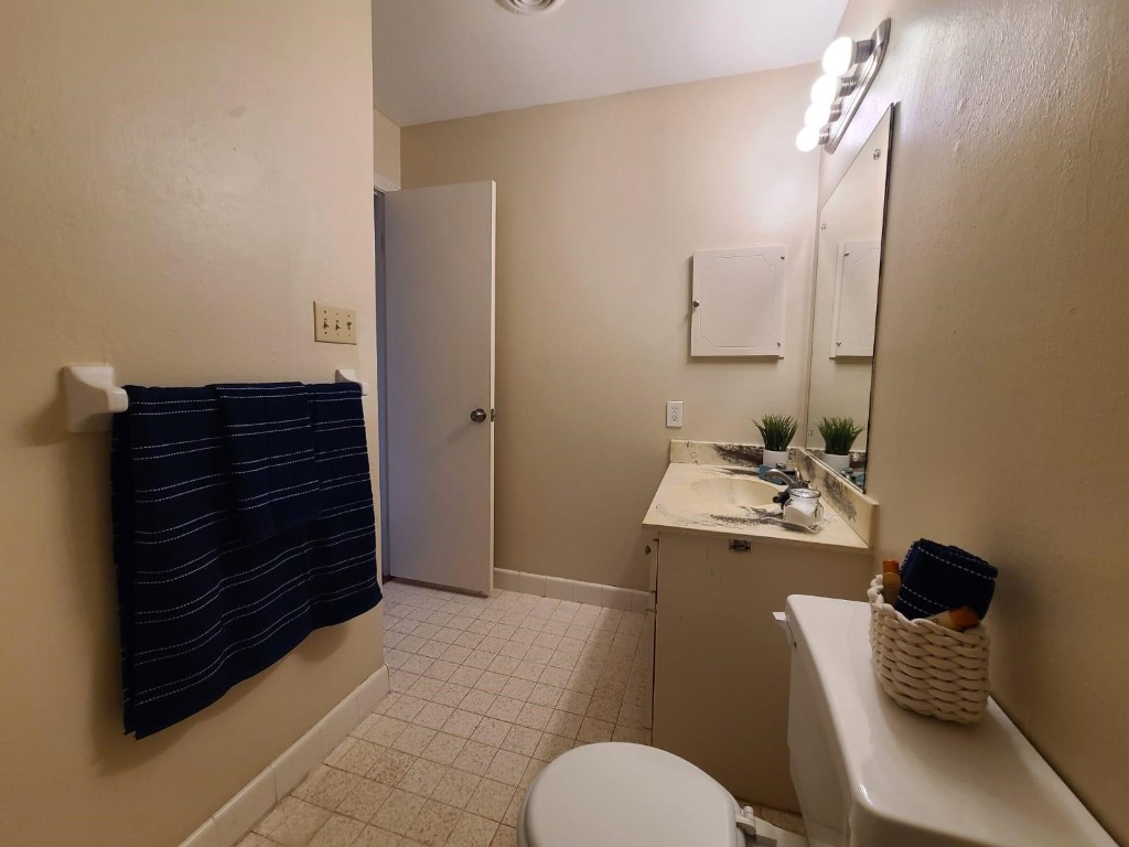 2047 Winrock Boulevard, Unit 61 Houston, TX 77057 - Photo 39 of 50 a bathroom with a sink toilet and mirror