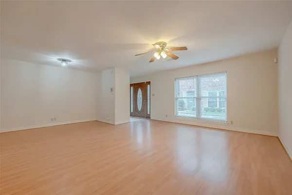 $2,000 | 2047 Winrock Boulevard, Unit 61, Houston, TX 77057