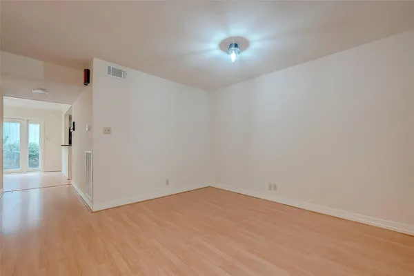 $2,000 | 2047 Winrock Boulevard, Unit 61, Houston, TX 77057