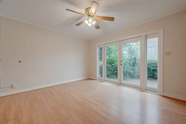 $2,000 | 2047 Winrock Boulevard, Unit 61, Houston, TX 77057