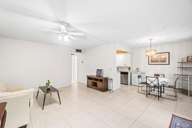 3051 Ainslie Drive Boca Raton, FL 33434 - Photo 5 of 17 Living Room
