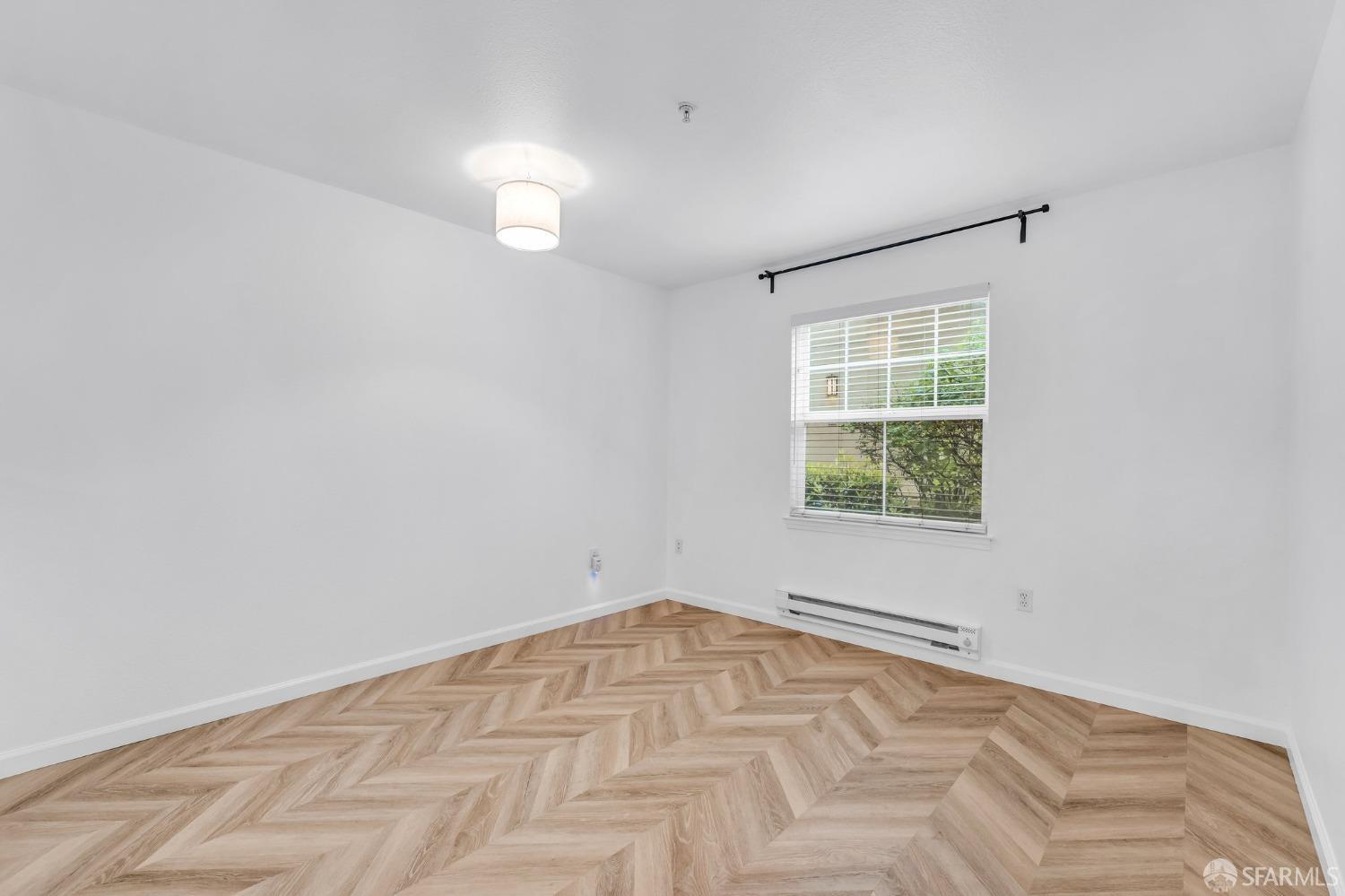 555 10th Street, Unit 102 Oakland, CA 94607 - Photo 21 of 38 an empty room with windows