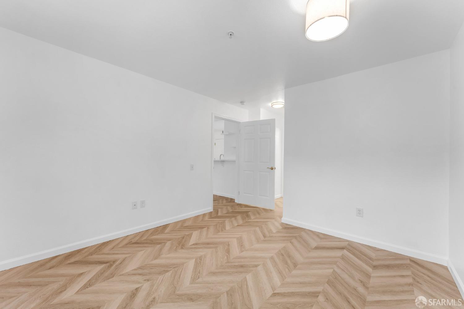 555 10th Street, Unit 102 Oakland, CA 94607 - Photo 22 of 38 a view of empty room