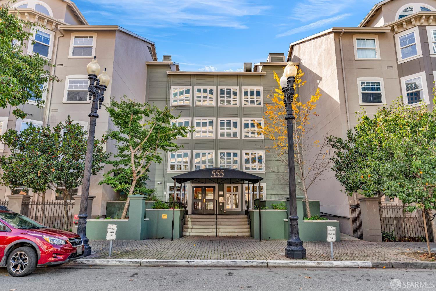 555 10th Street, Unit 102 Oakland, CA 94607 - Photo 30 of 38 a front view of a building with garden