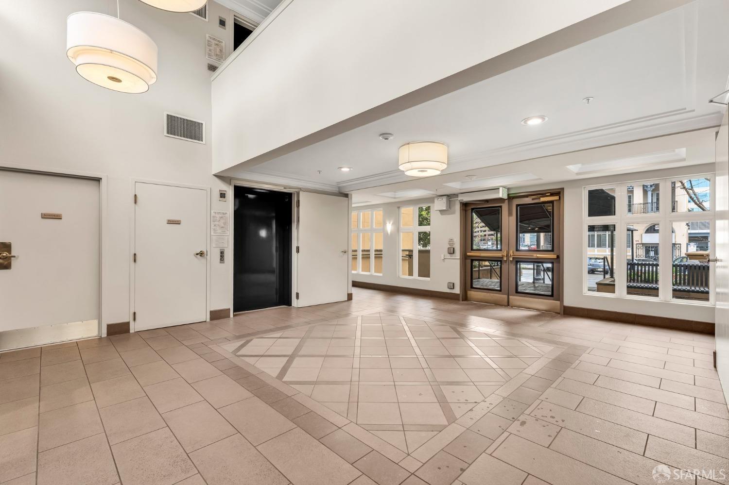 555 10th Street, Unit 102 Oakland, CA 94607 - Photo 34 of 38 a view of an entryway with wooden floor
