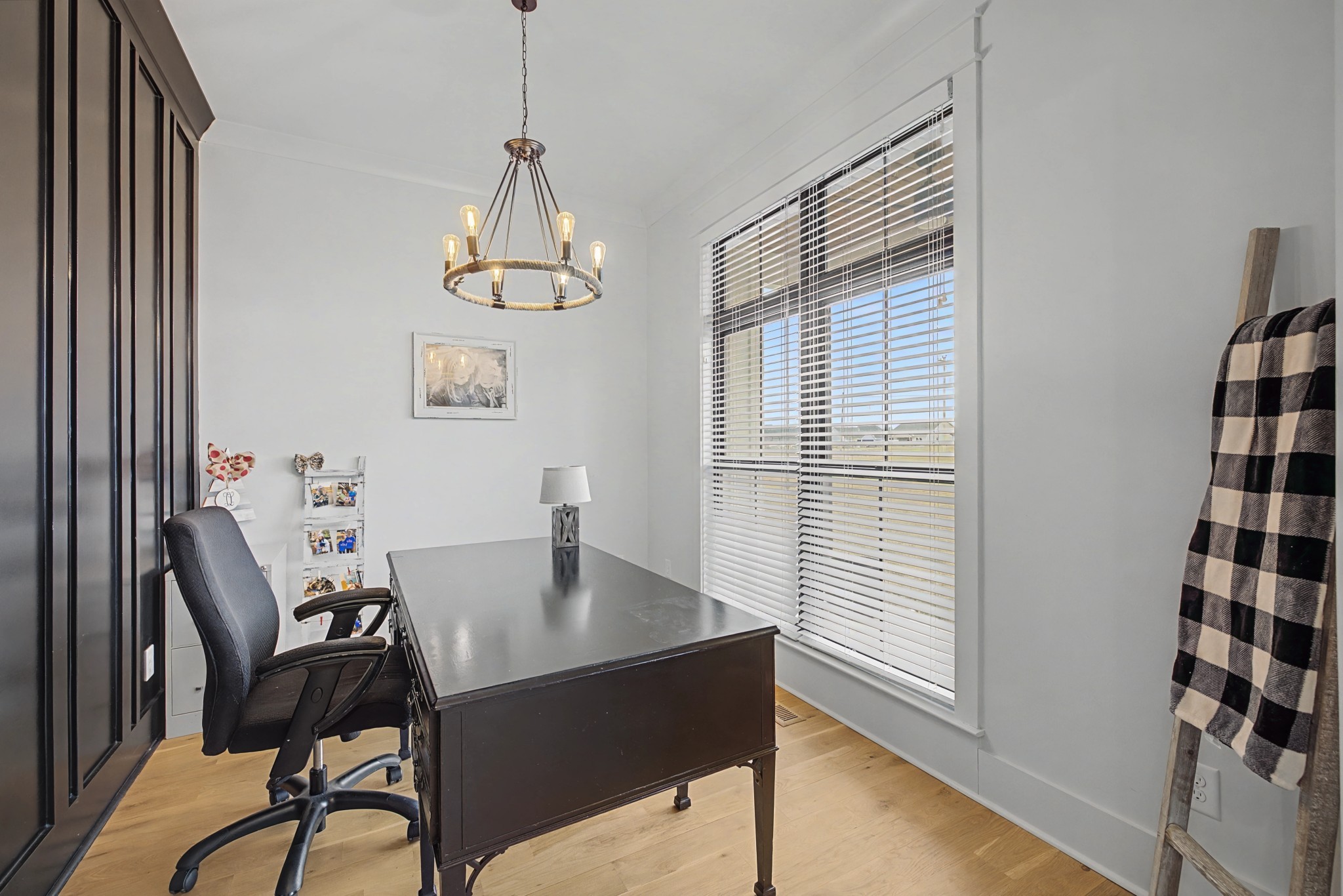 110 Squire Jones Road Bell Buckle, TN 37020 - Photo 20 of 50 a workspace with furniture window and wooden floor
