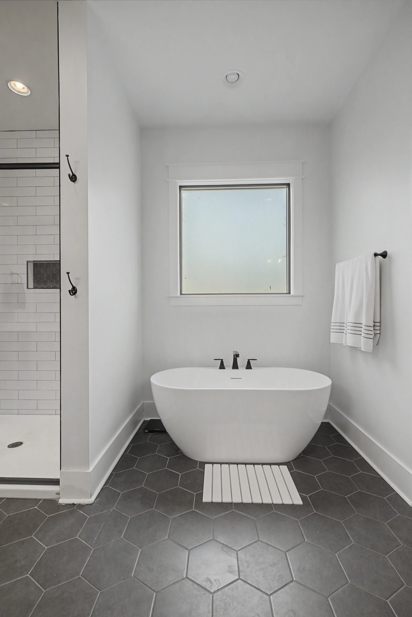 110 Squire Jones Road Bell Buckle, TN 37020 - Photo 32 of 50 a bathroom with a bathtub and shower