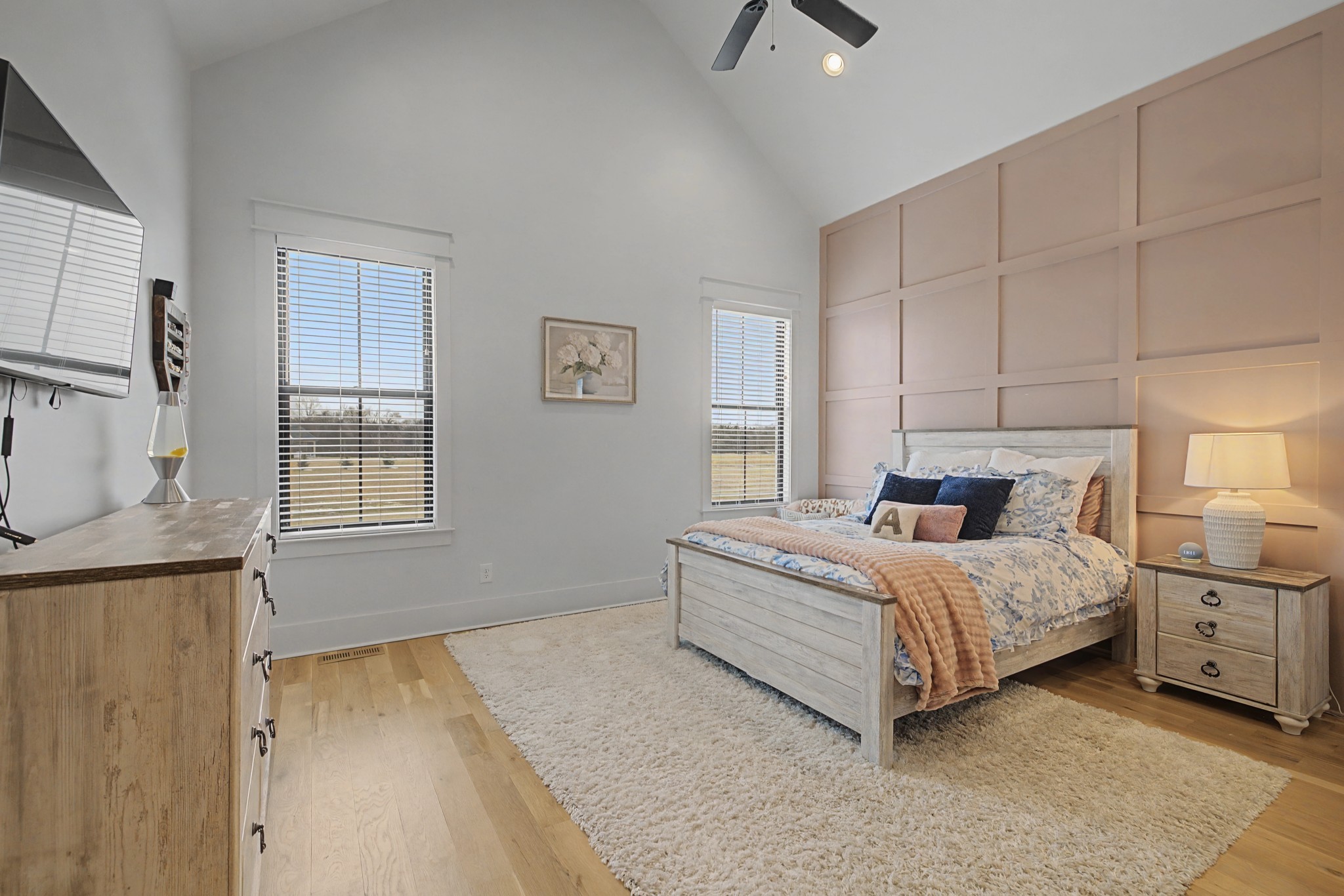 110 Squire Jones Road Bell Buckle, TN 37020 - Photo 34 of 50 a room with a bed and a window