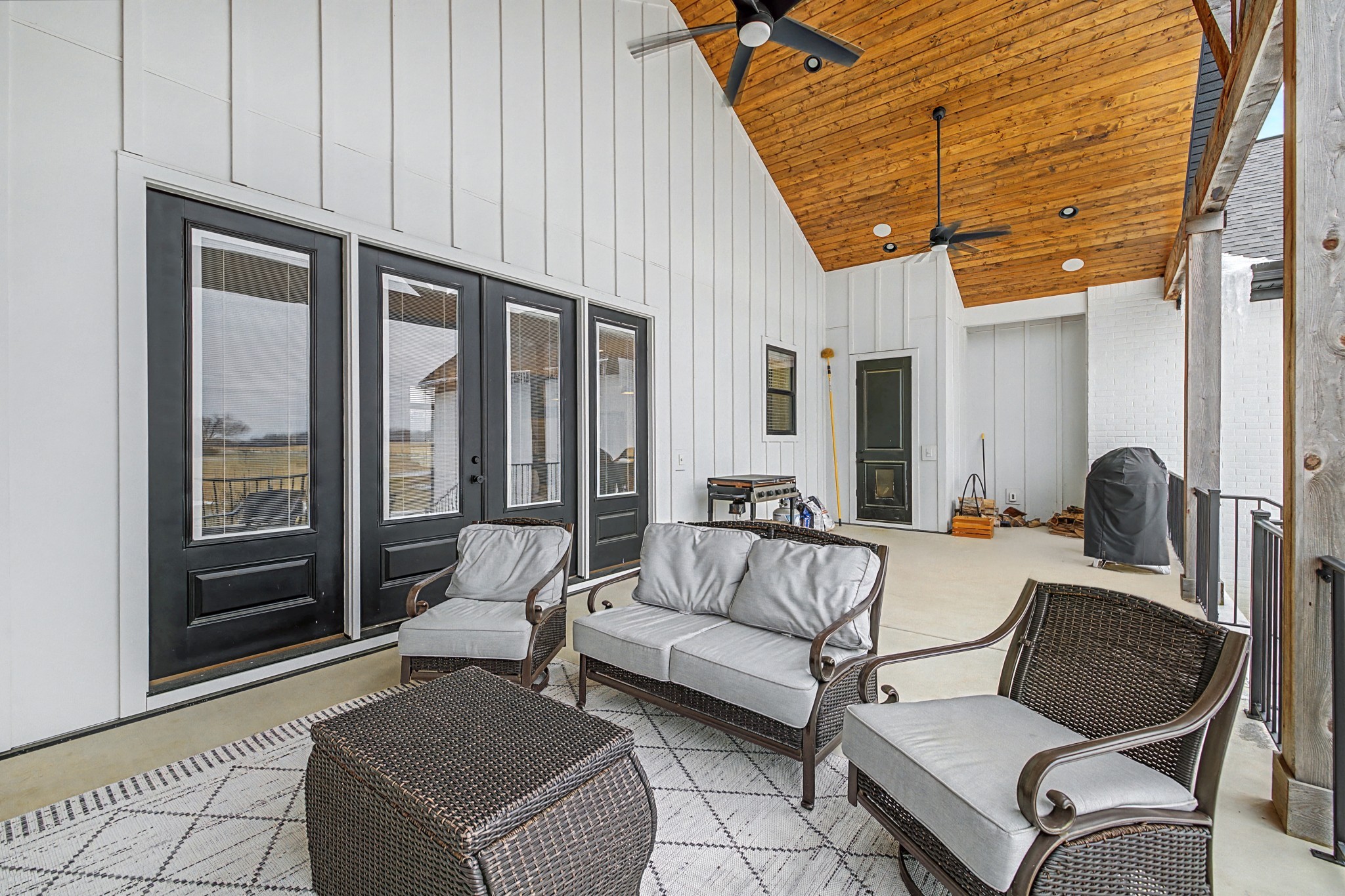 110 Squire Jones Road Bell Buckle, TN 37020 - Photo 46 of 50 a living room with furniture