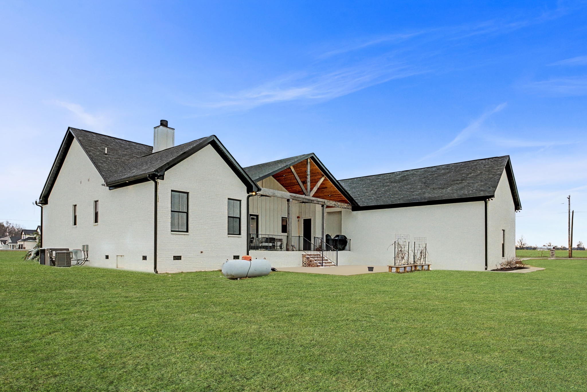 110 Squire Jones Road Bell Buckle, TN 37020 - Photo 50 of 50 a front view of a house with garden