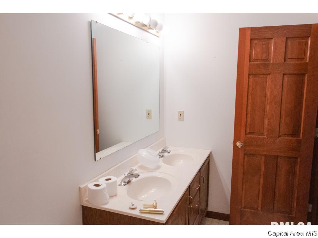 2100 Sunstone Court Springfield, IL 62704 - Photo 16 of 18 Gallery Image 16