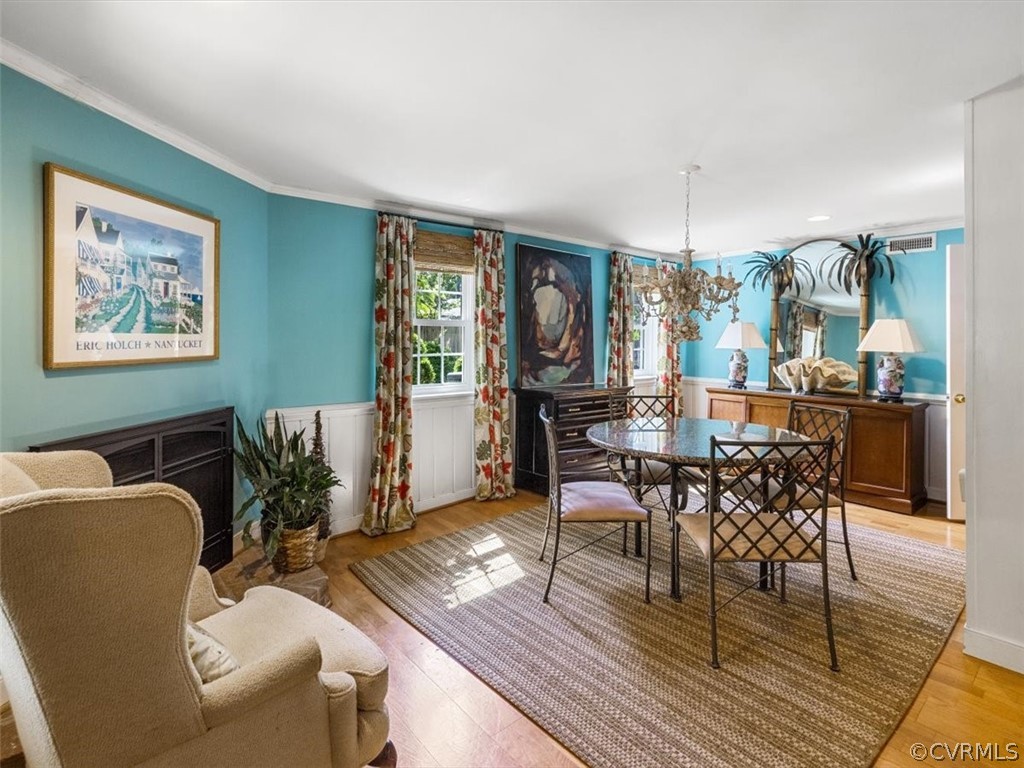 8509 Julian Road Henrico, VA 23229 - Photo 20 of 48 Breakfast area in family room.