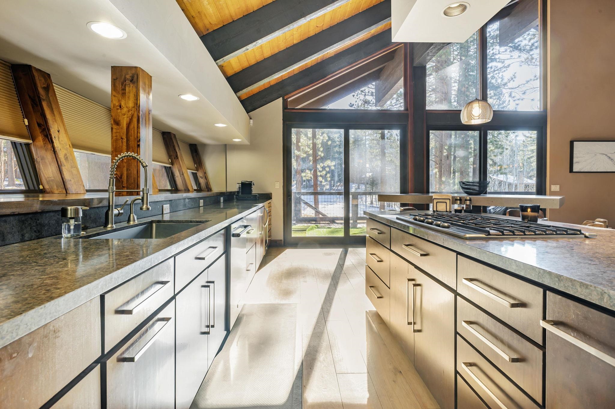 125 Basque Drive Truckee, CA 96161 - Photo 11 of 28 Gallery Image 11