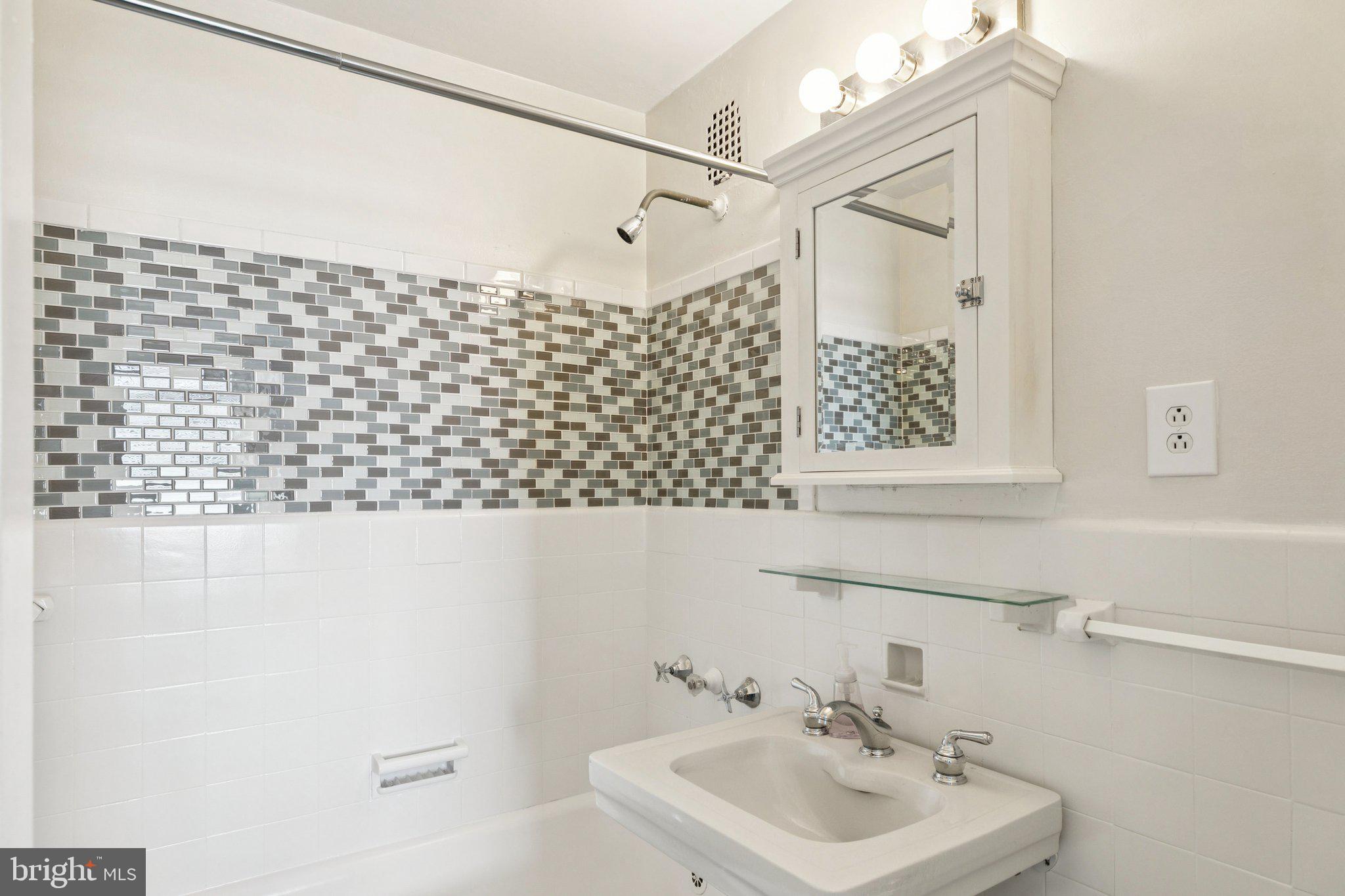 2031 Locust Street, Unit 1701 Philadelphia, PA 19103 - Photo 10 of 20