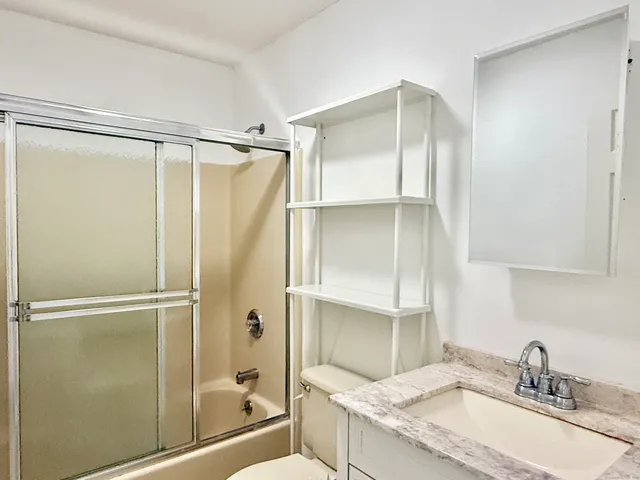 $1,800 | 9 Concorde Way, Unit B3, Windsor Locks, CT 06096