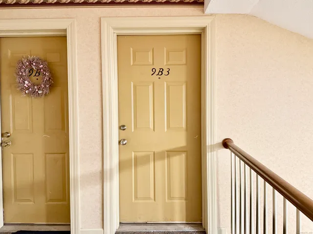 $1,800 | 9 Concorde Way, Unit B3, Windsor Locks, CT 06096