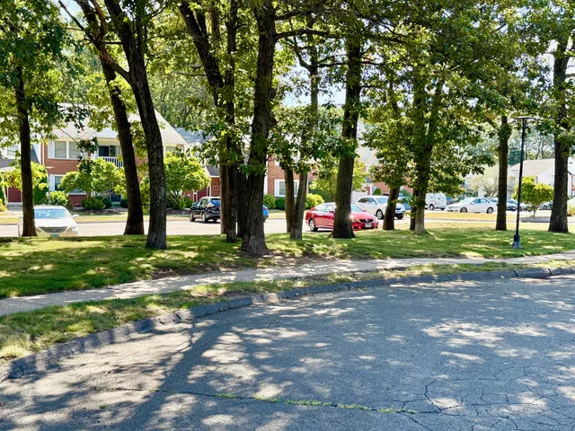 $1,800 | 9 Concorde Way, Unit B3, Windsor Locks, CT 06096