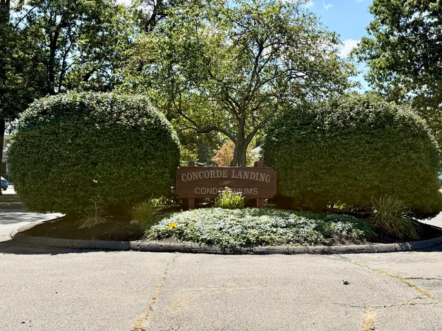 $1,800 | 9 Concorde Way, Unit B3, Windsor Locks, CT 06096