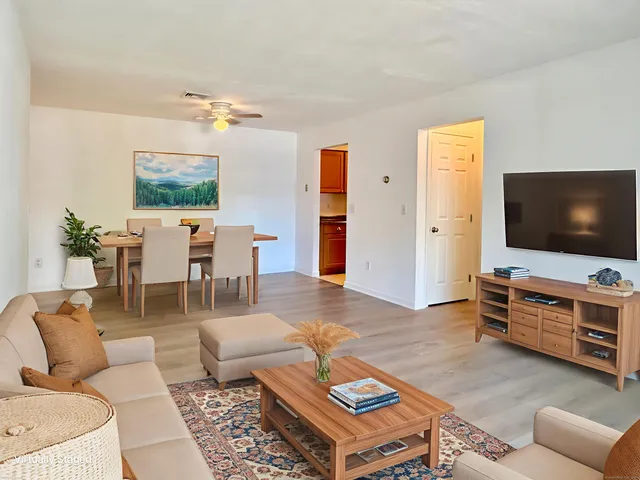 $1,800 | 9 Concorde Way, Unit B3, Windsor Locks, CT 06096