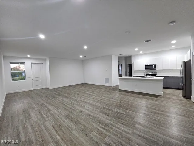 a view of a yard and porch