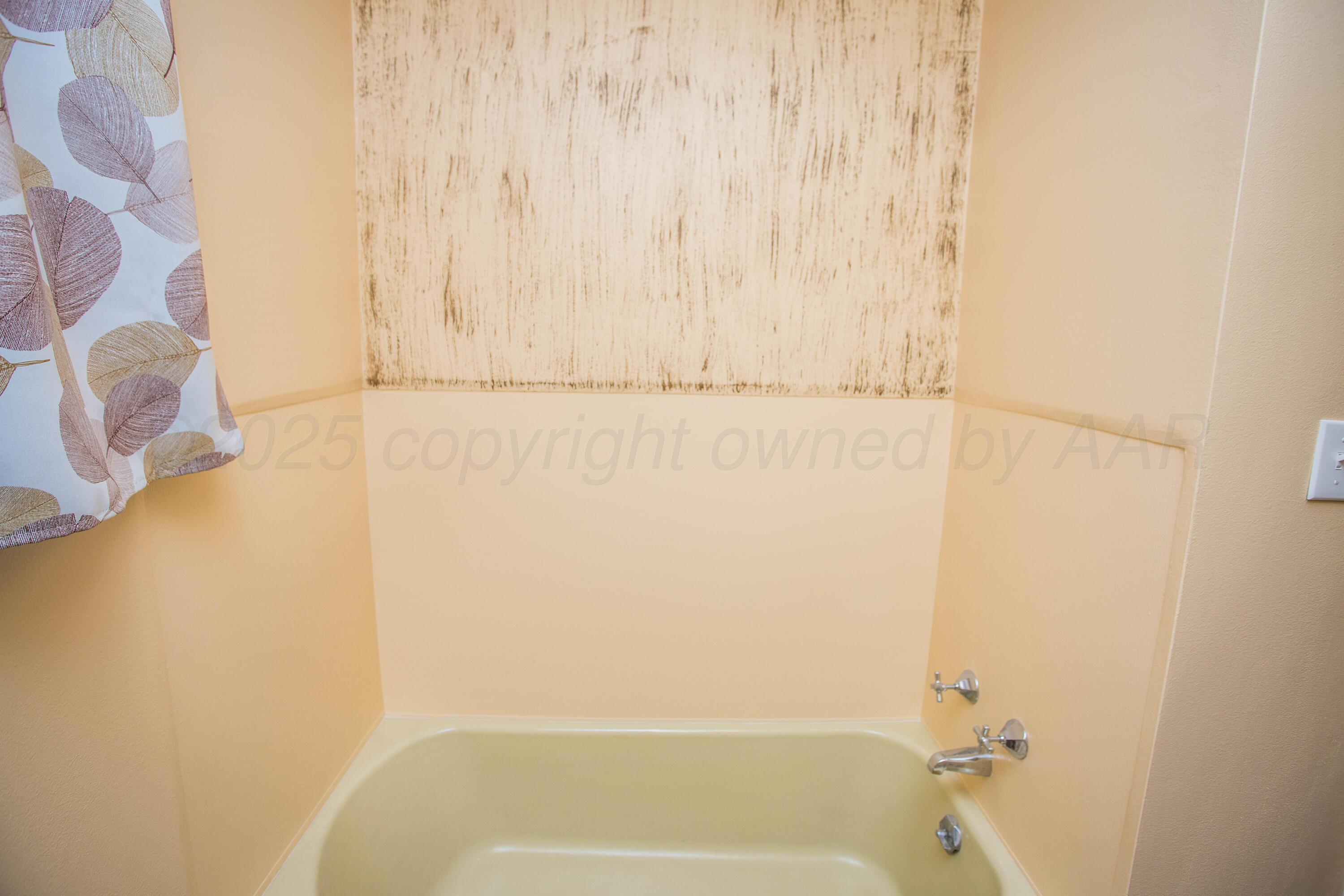 402 Northwest 6th Street Tulia, TX 79088 - Photo 34 of 59 a bathroom with a shower