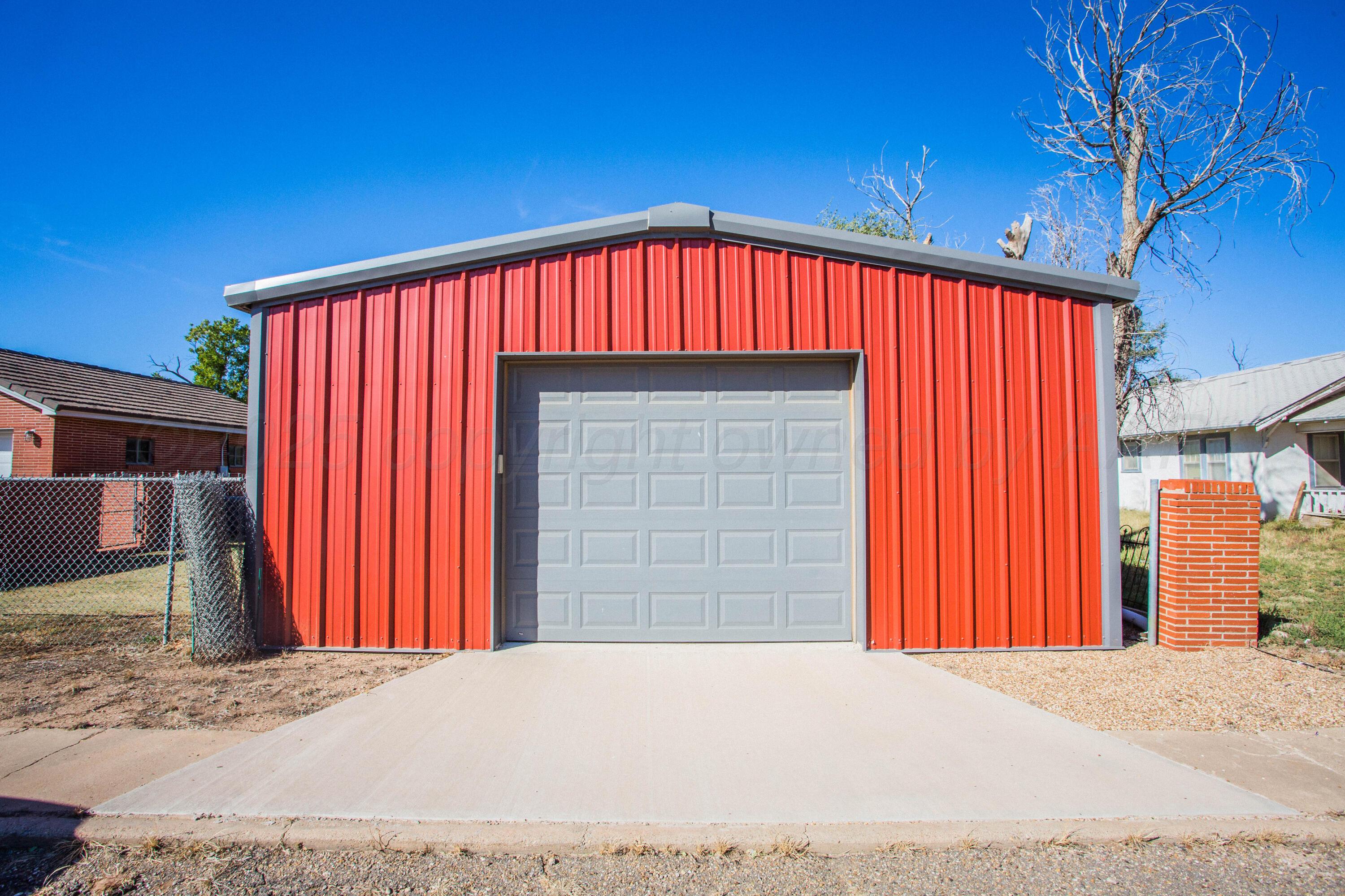 402 Northwest 6th Street Tulia, TX 79088 - Photo 47 of 59 a view of a house with a garage