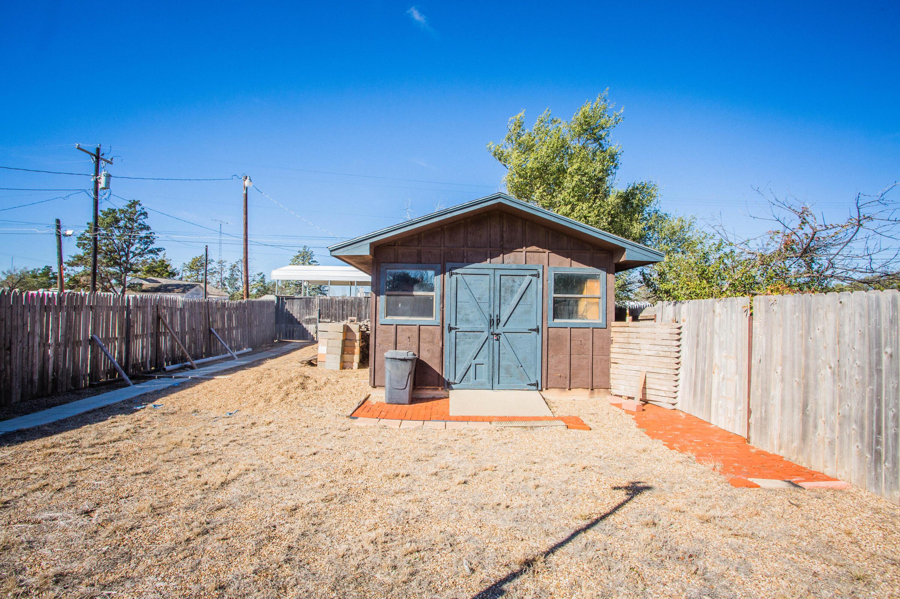402 Northwest 6th Street Tulia, TX 79088 - Photo 50 of 59 a view of a house with wooden fence