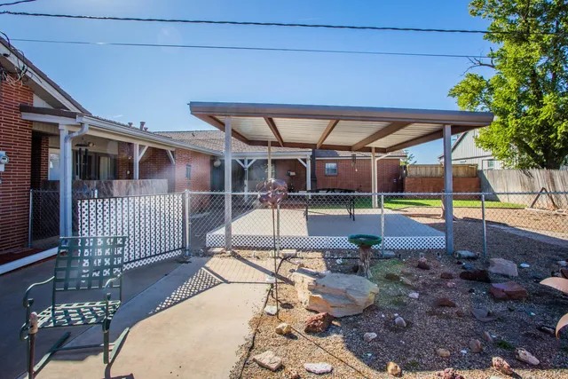 $258,750 | 402 Northwest 6th Street, Tulia, TX 79088