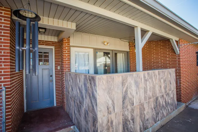 $258,750 | 402 Northwest 6th Street, Tulia, TX 79088