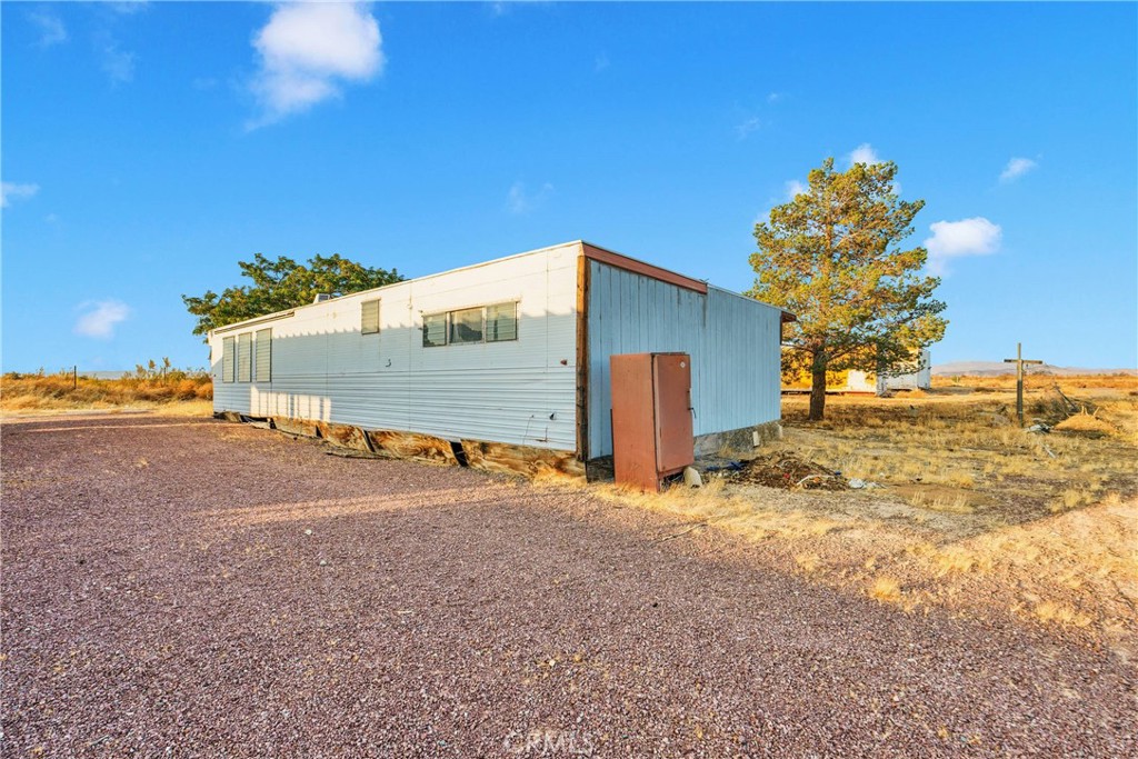 33445 Newberry Road Newberry Springs, CA 92365 - Photo 9 of 57