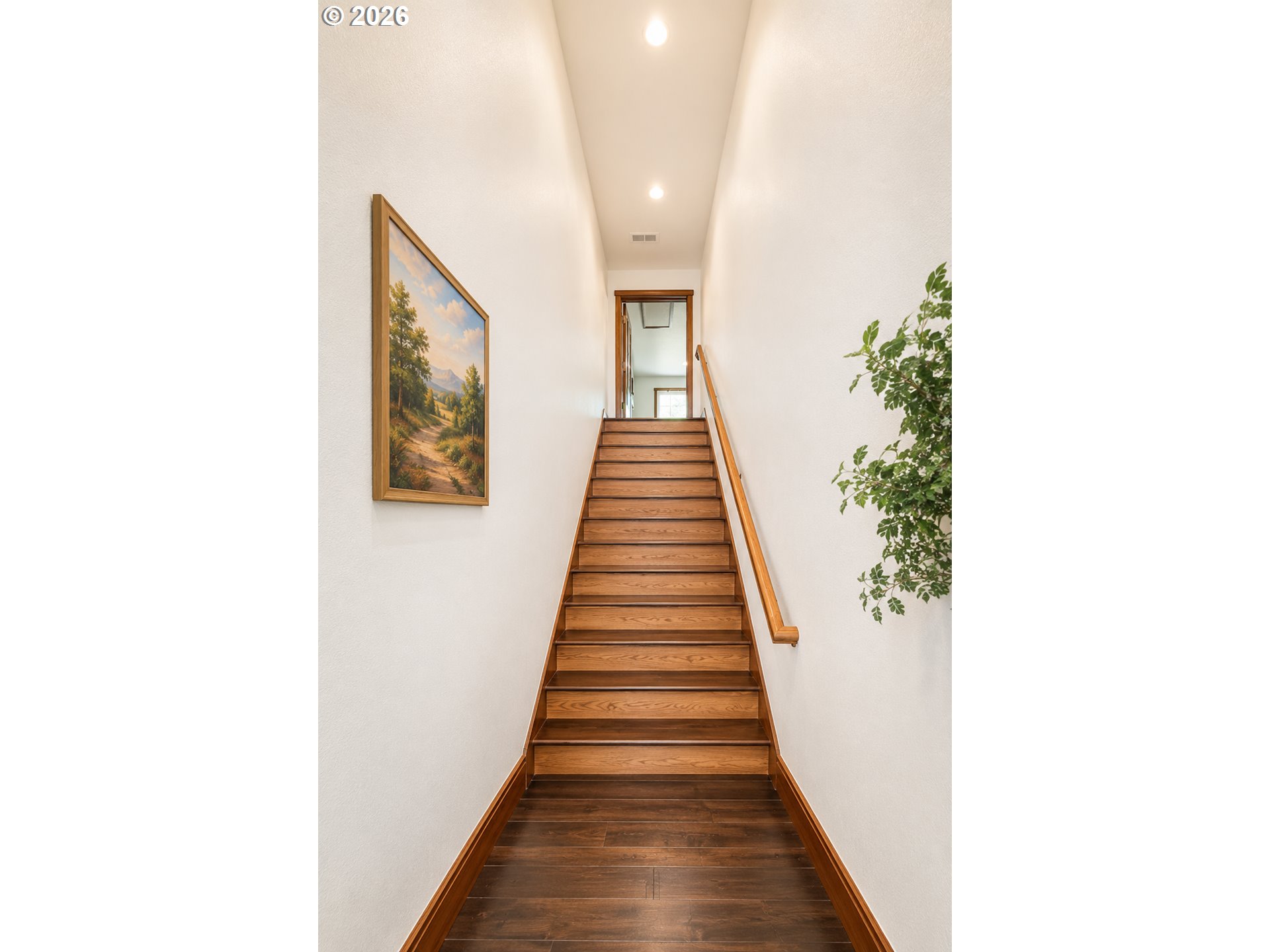 2775 Molalla Road Woodburn, OR 97071 - Photo 39 of 40 a hallway with wooden floor and windows