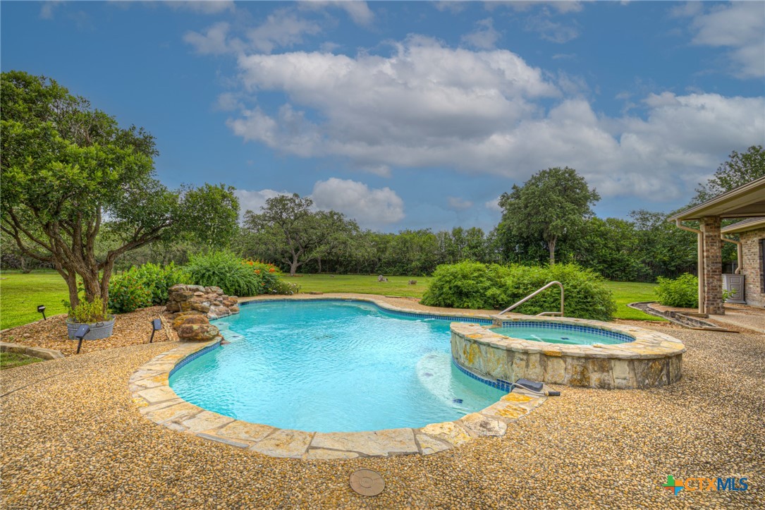 8472 Rolling Acres Trail Fair Oaks Ranch, TX 78015 - Photo 28 of 37 Pool