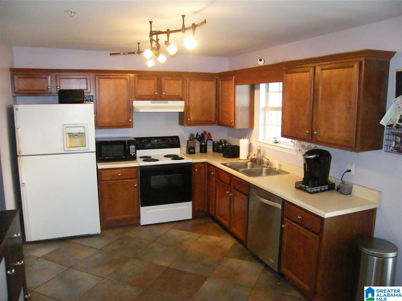 1090 Thompson Road Alabaster, AL 35007 - Photo 3 of 18