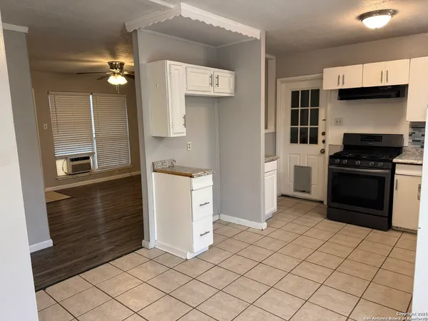 $1,150 | 245 Northview Drive, Universal City, TX 78148