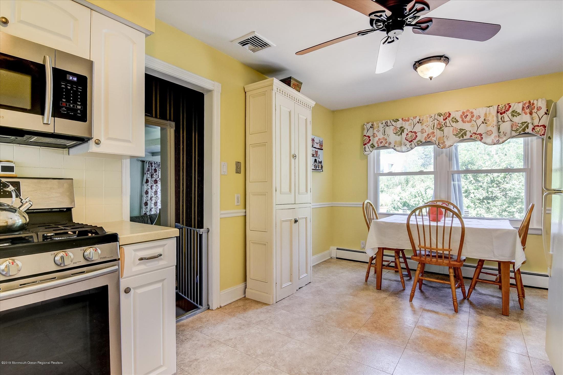 1628 Bailey Road Wall, NJ 07719 - Photo 13 of 33 14-Kitchen (2)