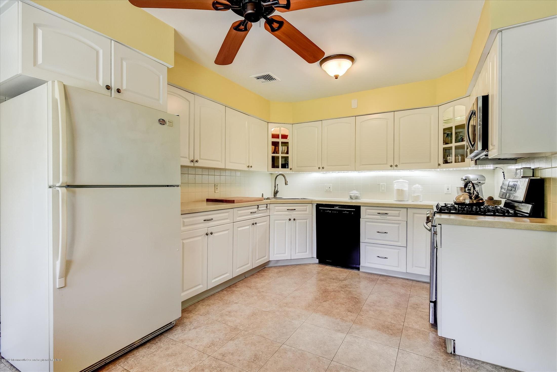 1628 Bailey Road Wall, NJ 07719 - Photo 14 of 33 13-Kitchen (2)