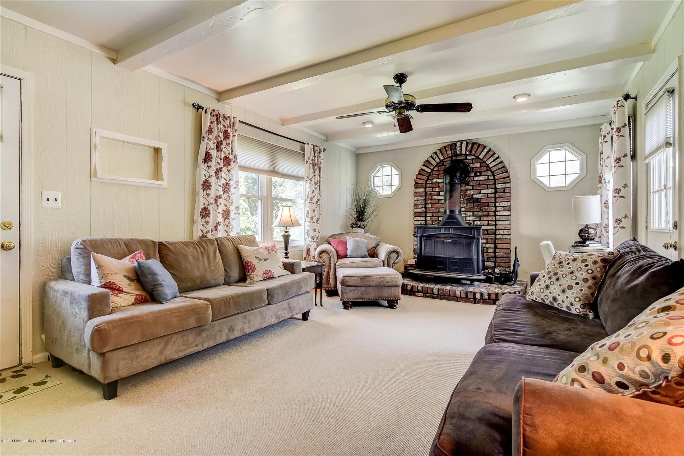 1628 Bailey Road Wall, NJ 07719 - Photo 16 of 33 15-Family (2)