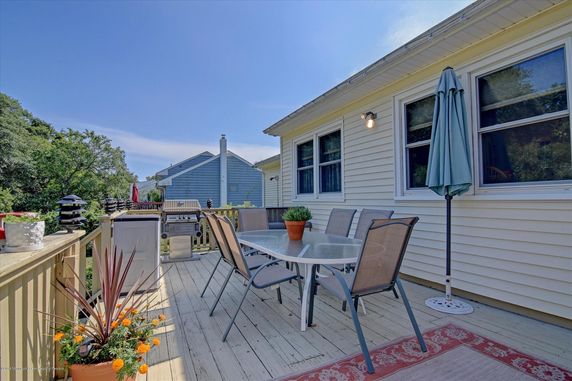 1628 Bailey Road Wall, NJ 07719 - Photo 25 of 33 25-Deck (2)