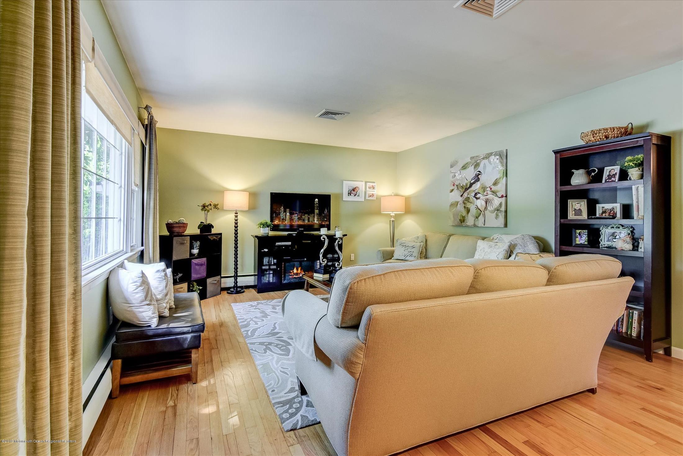 1628 Bailey Road Wall, NJ 07719 - Photo 3 of 33 03-Living (2)