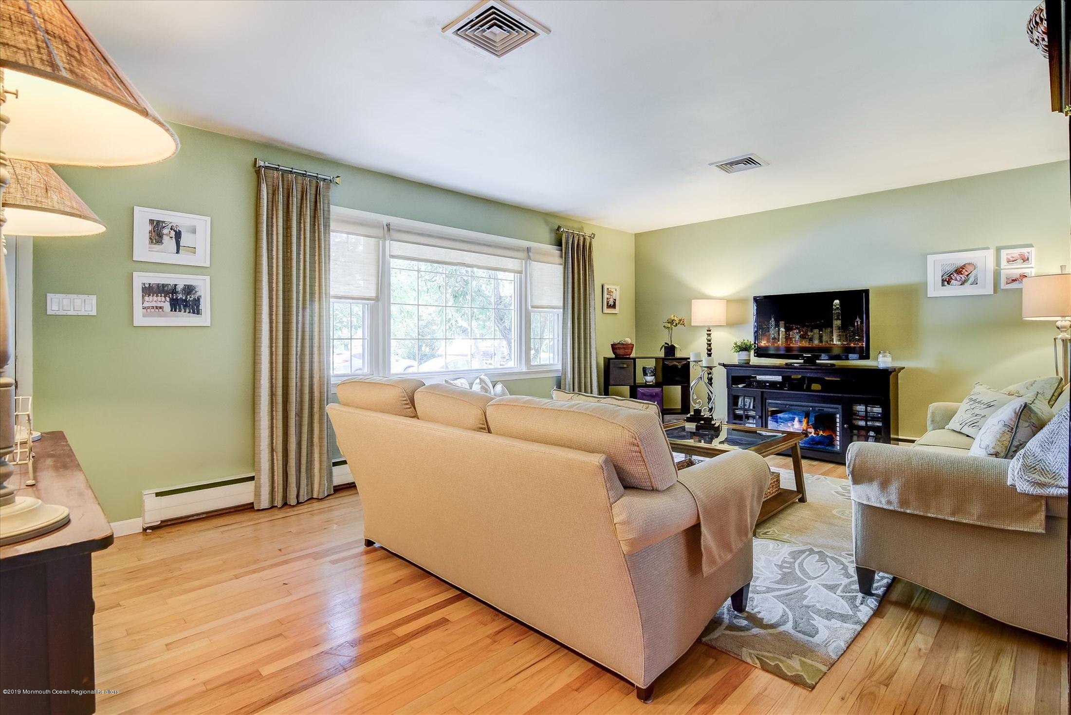 1628 Bailey Road Wall, NJ 07719 - Photo 4 of 33 04-Living (2)
