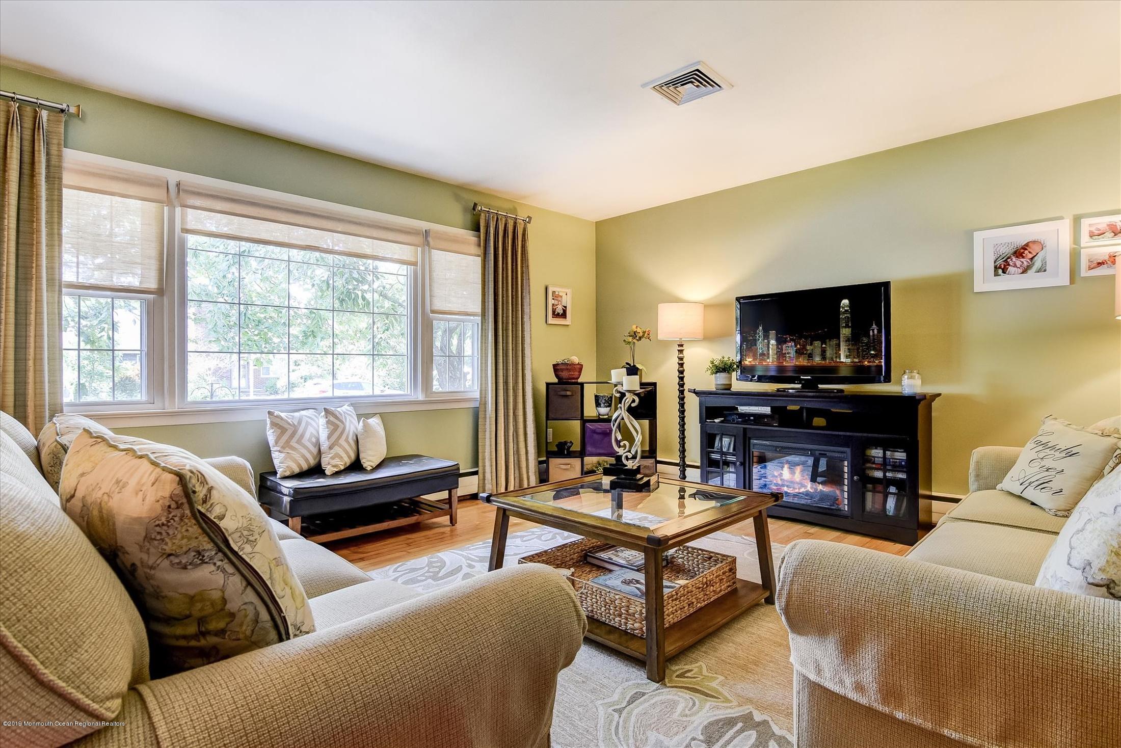 1628 Bailey Road Wall, NJ 07719 - Photo 6 of 33 05-Living (2)