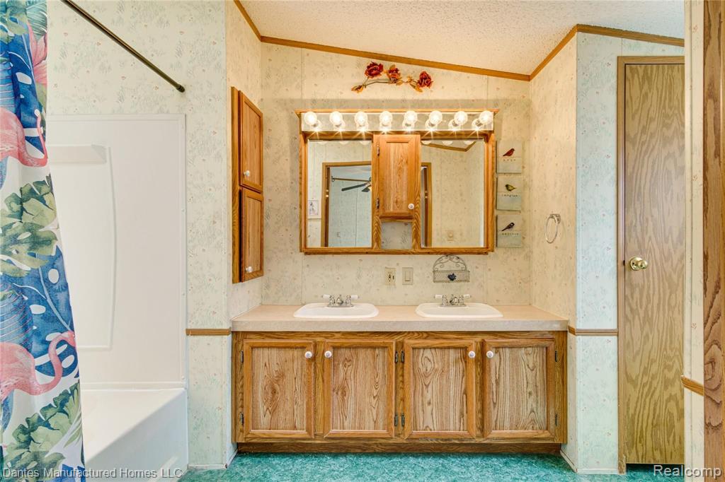 2500 Mann Road, Unit 193 Clarkston, MI 48346 - Photo 43 of 45