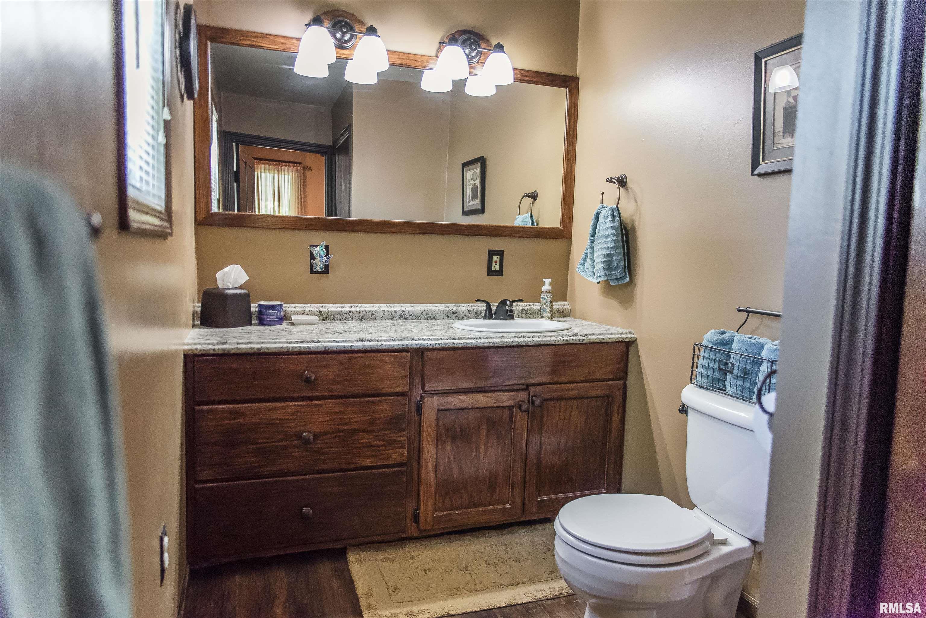 214 North Chestnut Street Mendon, IL 62351 - Photo 5 of 12 Gallery Image 5