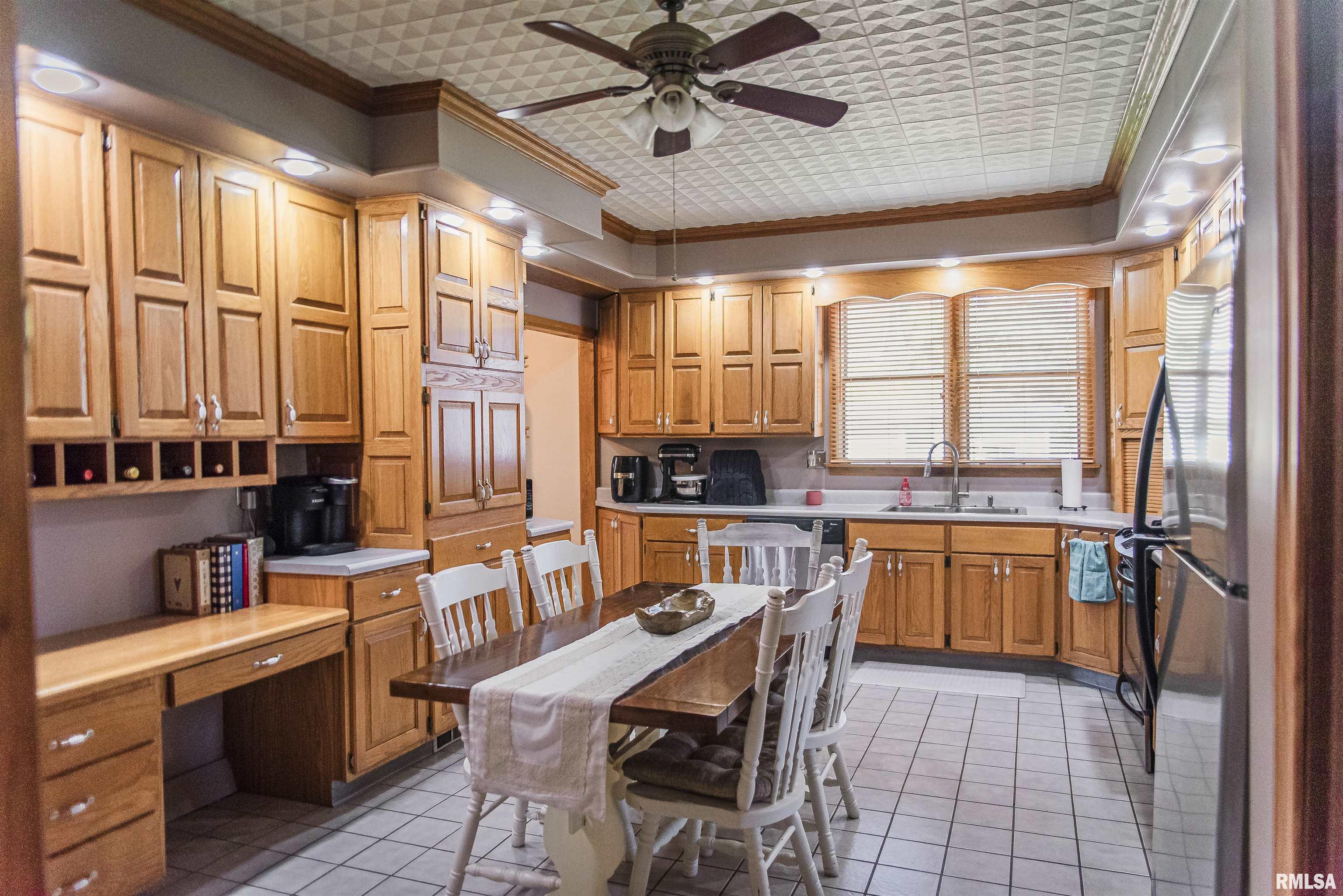 214 North Chestnut Street Mendon, IL 62351 - Photo 6 of 12 Gallery Image 6