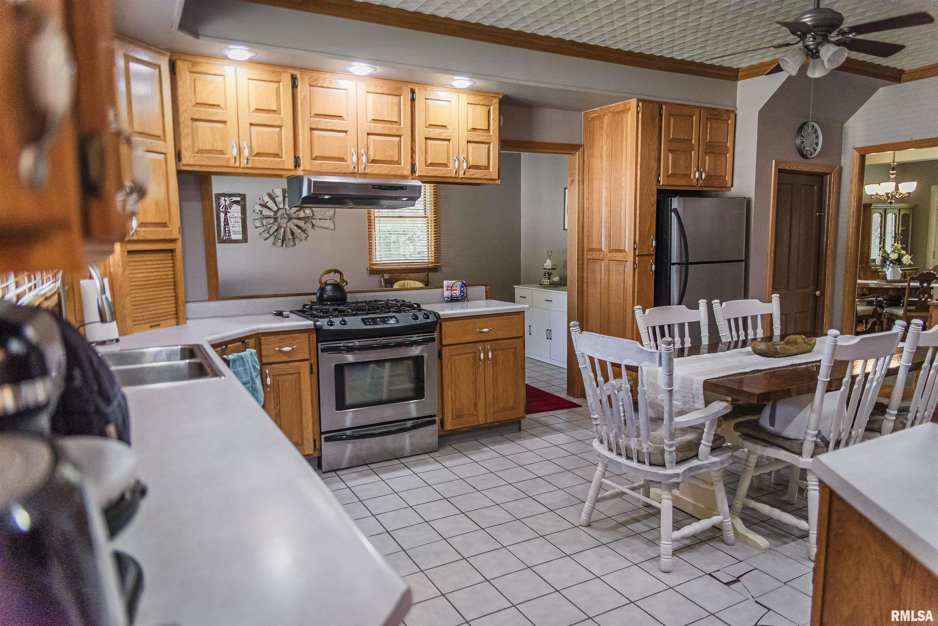 214 North Chestnut Street Mendon, IL 62351 - Photo 7 of 12 Gallery Image 7