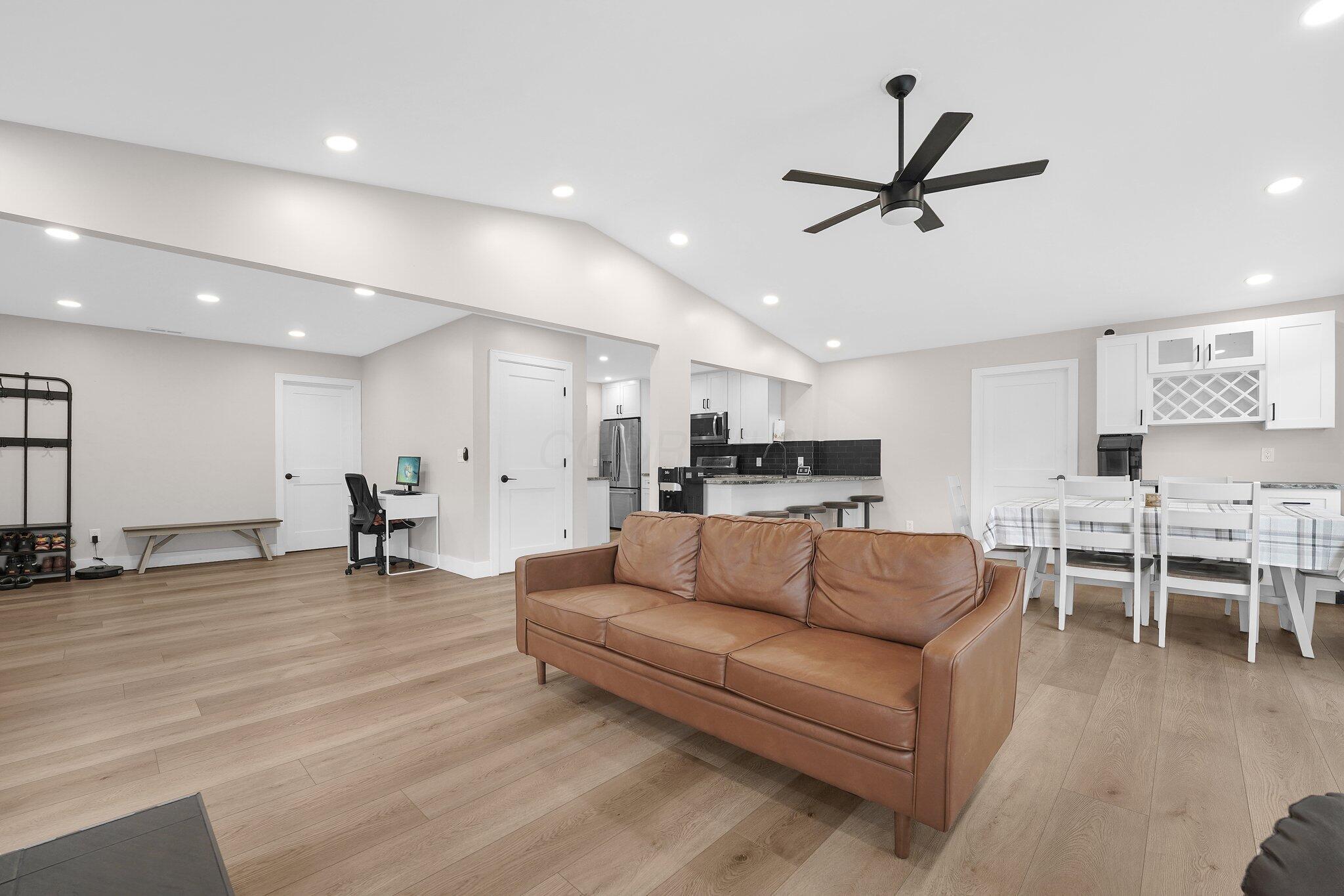 5524 Cosgray Road Dublin, OH 43016 - Photo 33 of 35 Nice open floorplan!