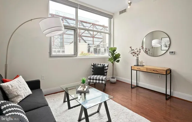$3,200 | 919 Florida Avenue Northwest, Unit 103, Washington, DC 20001
