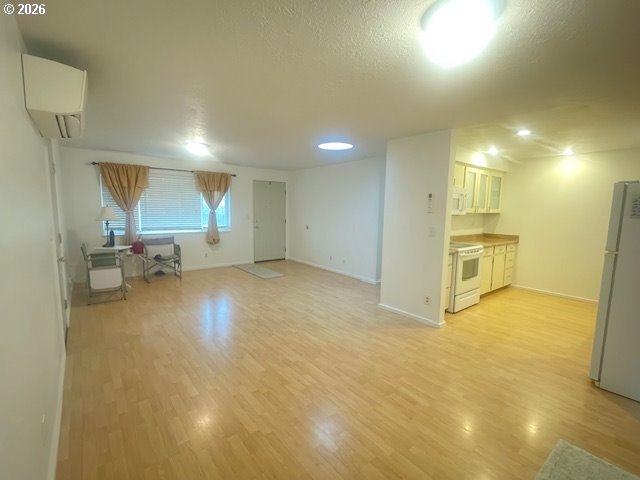 1100 Sharon Loop Southeast Salem, OR 97306 - Photo 3 of 19 Gallery Image 3
