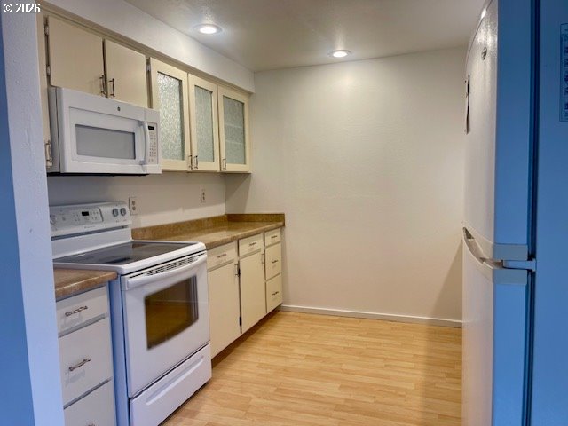 1100 Sharon Loop Southeast Salem, OR 97306 - Photo 7 of 19 Kitchen