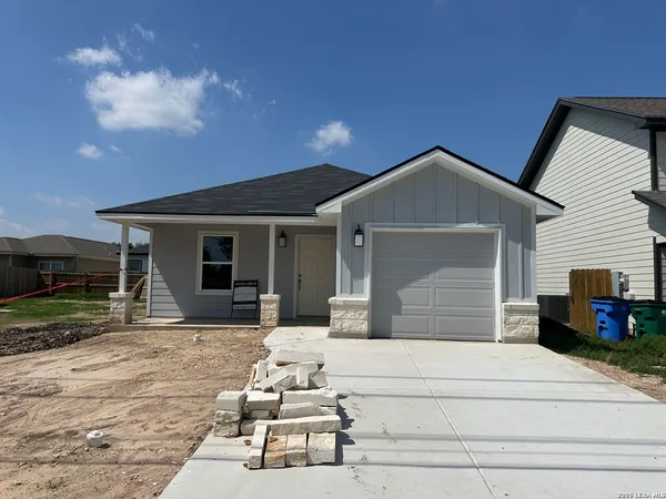 $238,000 | 240 West Martindale Street, Seguin, TX 78155